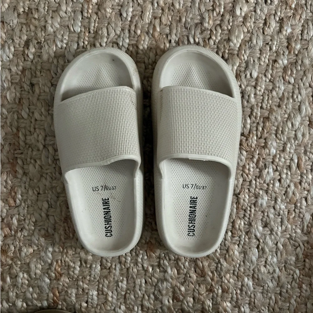 Cushionaire Cream Slide Sandals
